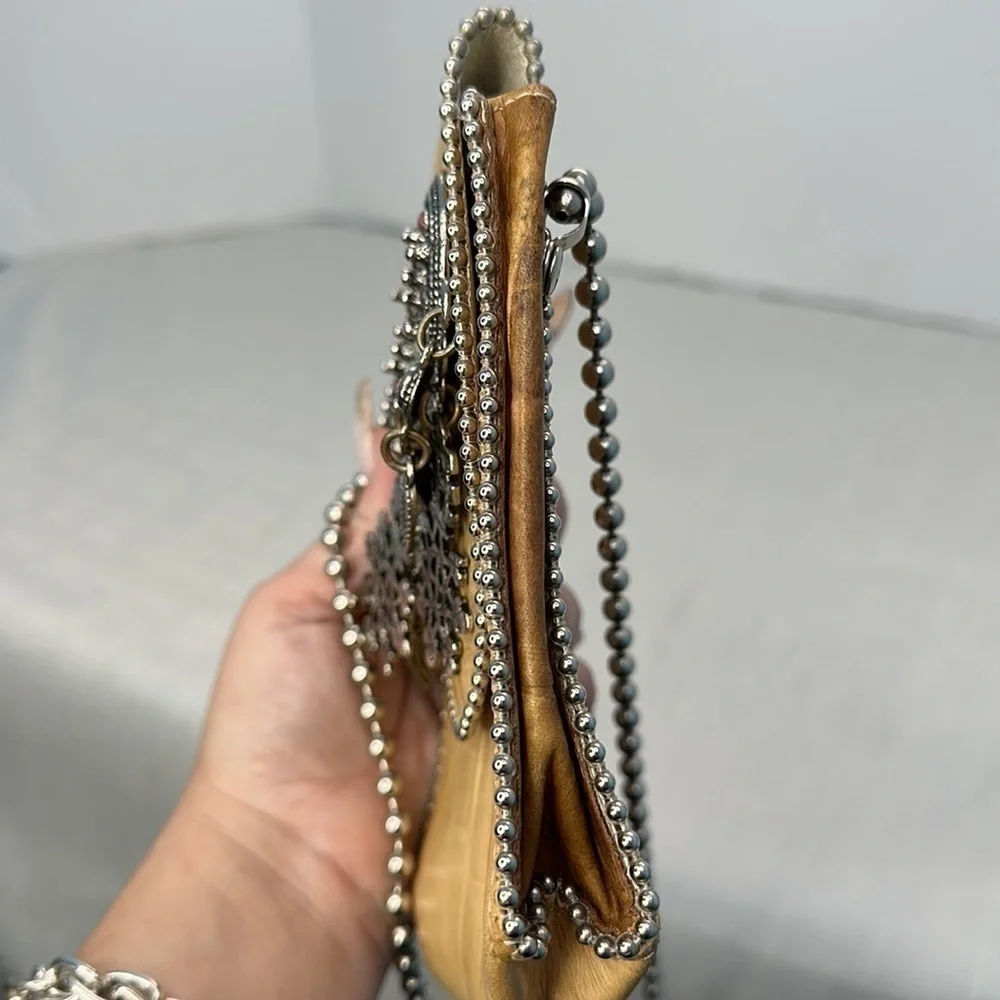 Nina Arjani leatherock stones see